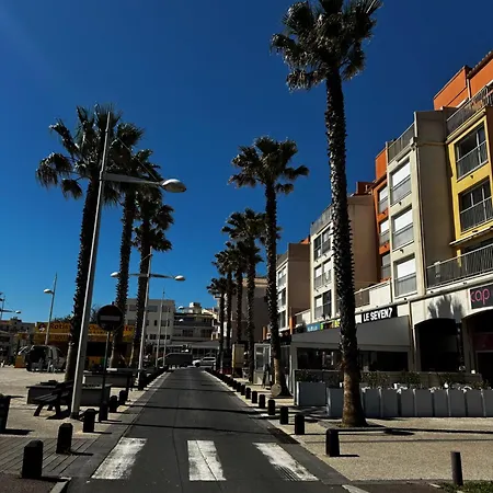 T2 A Proximité Immédiate De La Et Des Commerces Du Cap D'agde *